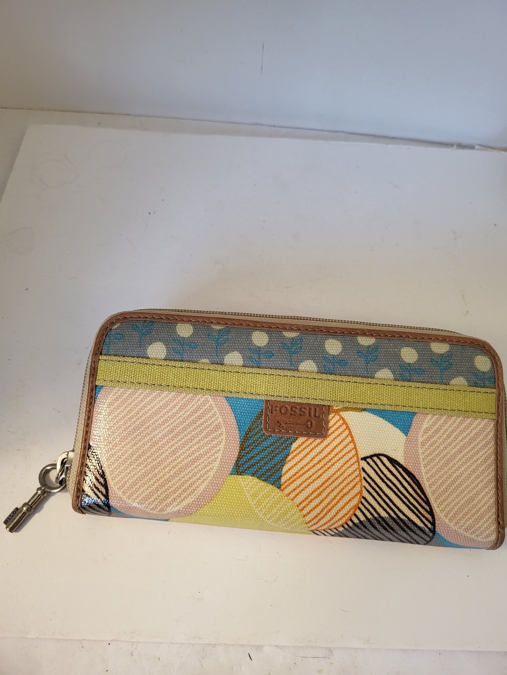 Fossil Key-Per Oilcloth Retro Geometric Circles Zip-Around Wallet